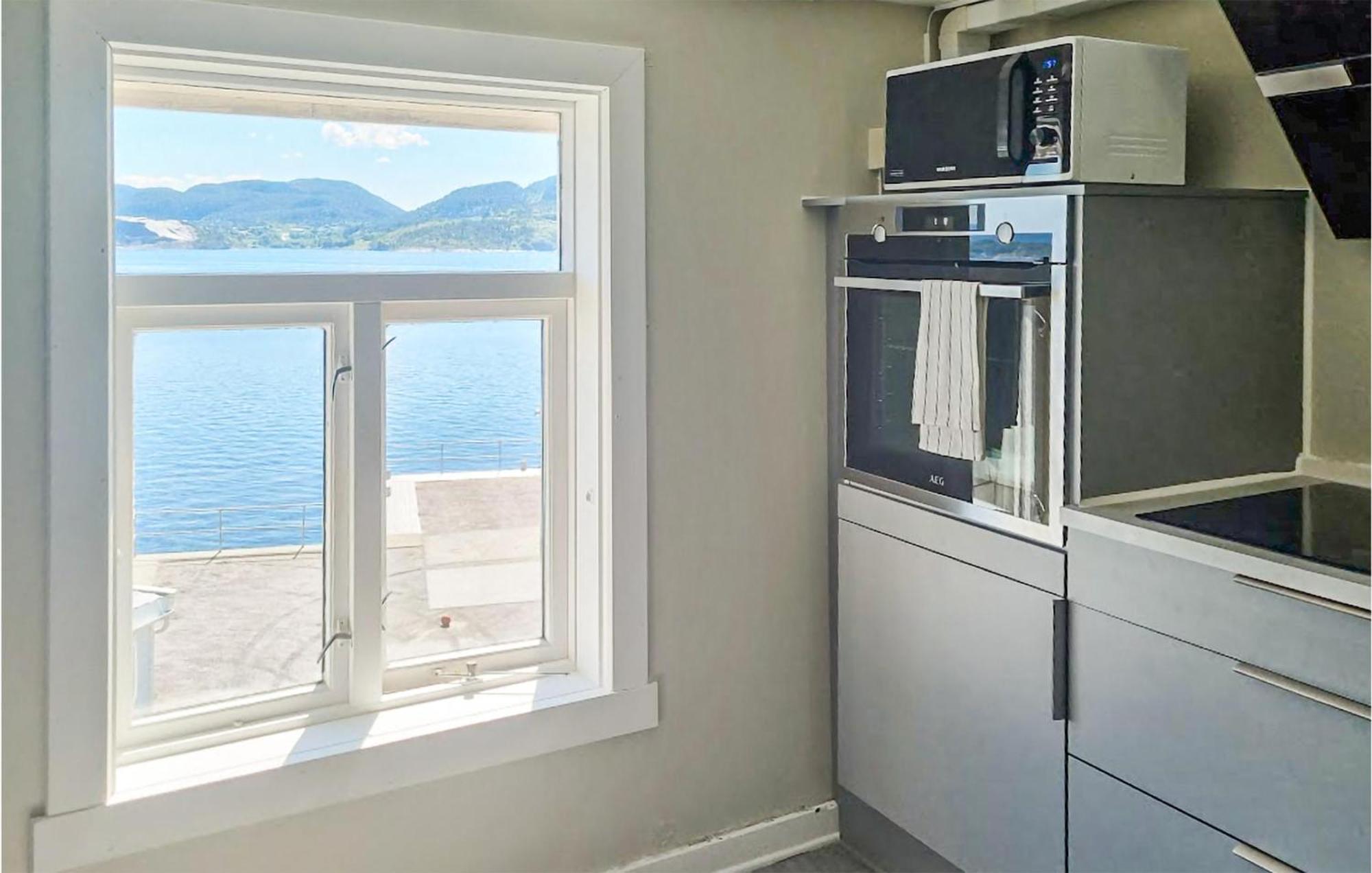Awesome Home In Kristiansund With House Sea View المظهر الخارجي الصورة
